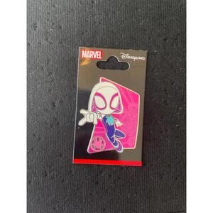 Disneyland Paris Gwen pin